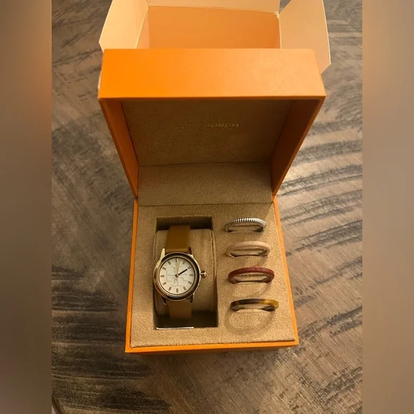 Tory Burch Gigi Watch Gift Set - Picture 3 of 8